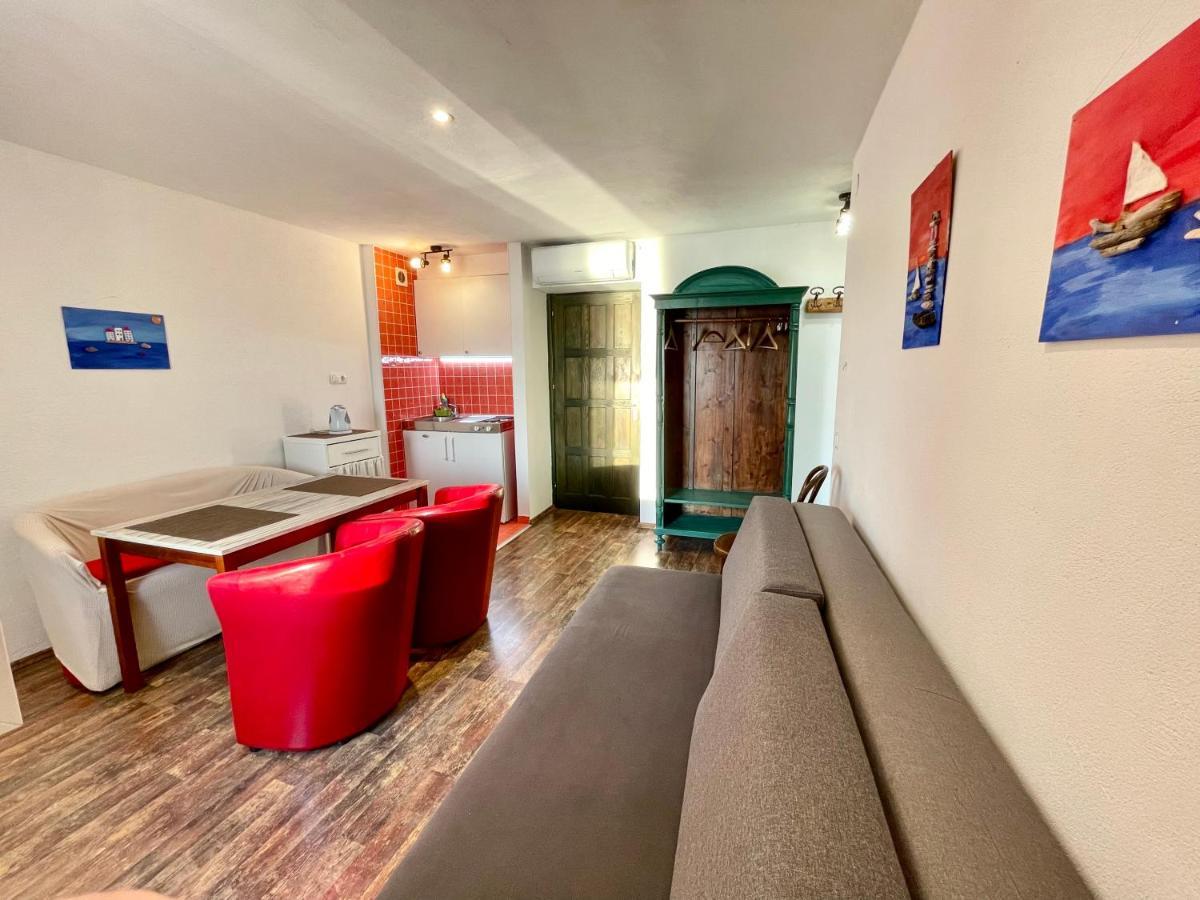 Apartments Trapula 希贝尼克 外观 照片